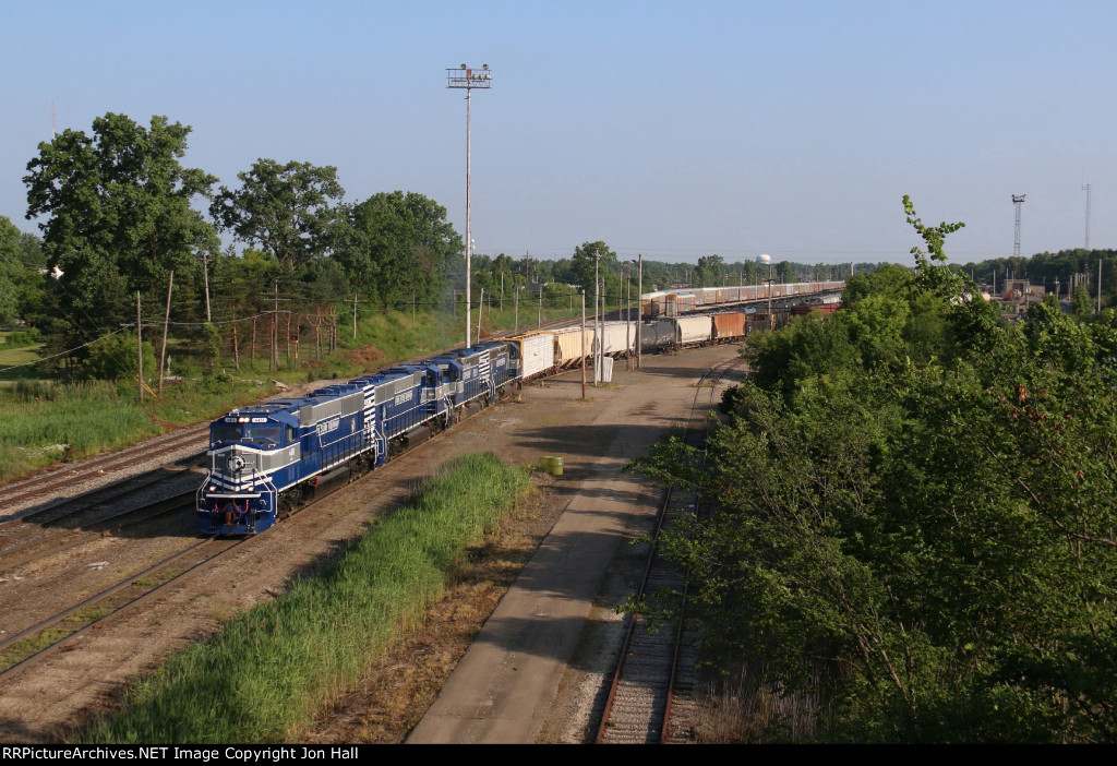 Y119 pulls ahead with the first half of the train for Saginaw